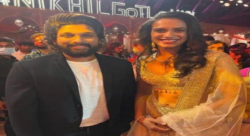 Champion shuttler PV Sindhu shares pic with Allu Arjun.