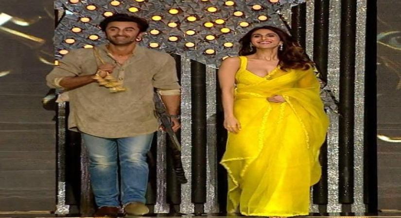 Ranbir Kapoor starts 'Shamshera' promotions on 'avivaar with Star Parivaar'.
