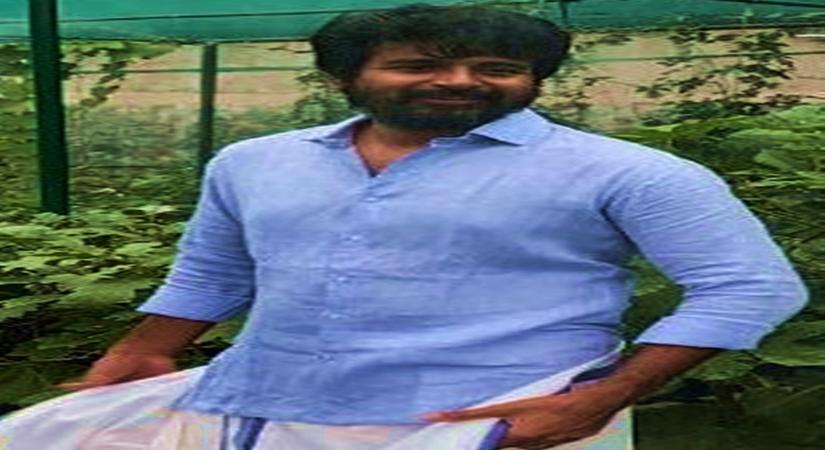 Sivakarthikeyan gives 'Mandela' director Madonne Ashwin's tech team a dinner treat!.