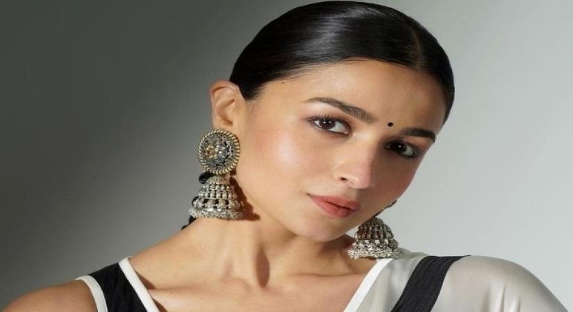 Koffee With Karan Season 7: Alia talks about fitting into Kapoor family on first episode