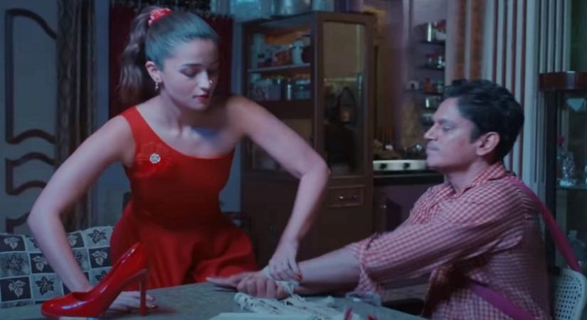 Gulzar brings out his quirky persona in 'Darlings' with his song 'Pleaj'