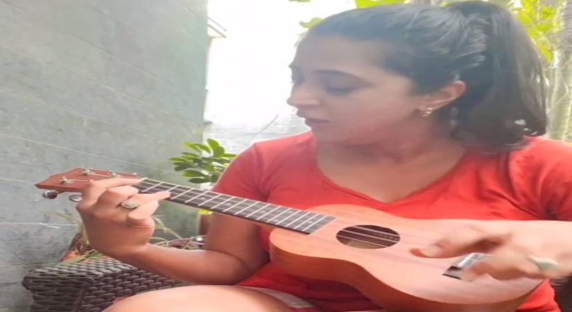 Actress Kaniha teaches herself Ukulele