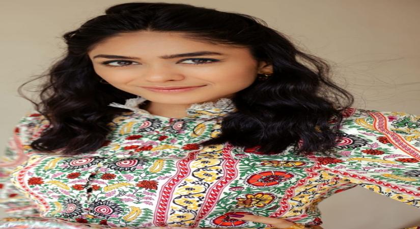 'Sita Ramam' increases Mrunal Thakur's follower base on social media.