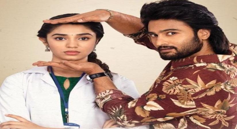Mahesh Babu launches breezy trailer of 'Aa Ammayi Gurinchi Meeku Cheppali'