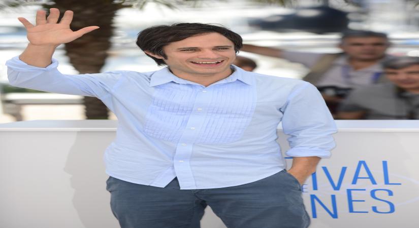 CANNES, May 18, 2014 (Xinhua) -- Mexican actor Gael Garcia Bernal poses during the photocall for "El Ardor" at the 67th Cannes Film Festival in Cannes, France, May 18, 2014. The movie is presented in the section Special Screenings of the festival which runs from May 14 to 25. (Photo: Xinhua/Ye Pingfan/IANS)