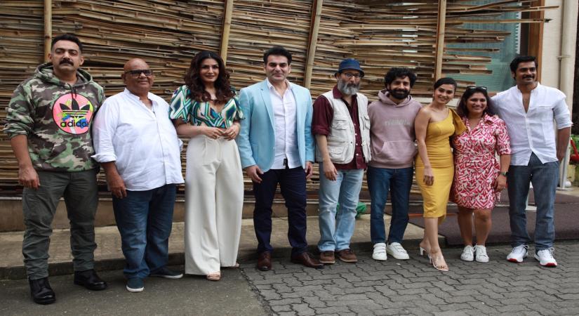 Mumbai : Bollywood actor Arbaaz Khan along with Raveena Tandon and other star cast of upcoming film Patna Shukla in Mumbai on Tuesday, September 20, 2022.  (Photo:Sanjay Tiwari/IANS)