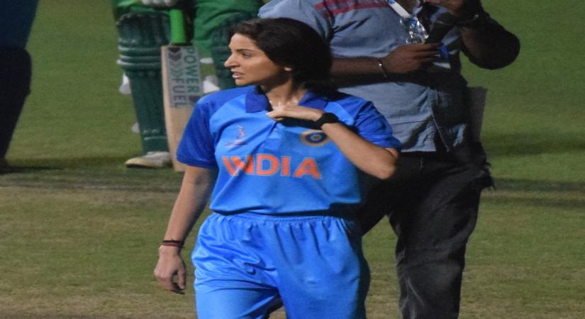 Kolkata : Actress Anushka Sharma during the shoot of her upcoming film Chakda Xpress at Eden Gardens in Kolkata on Monday, October 17, 2022. Chakda Xpress is the biopic of Indian cricketer Jhulan Goswami and Anuska is playing the role of Jhulan. (Photo:IANS/Bibhash Lodh)