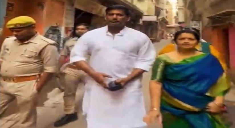 Vishal undertakes spiritual trip to Kashi with family