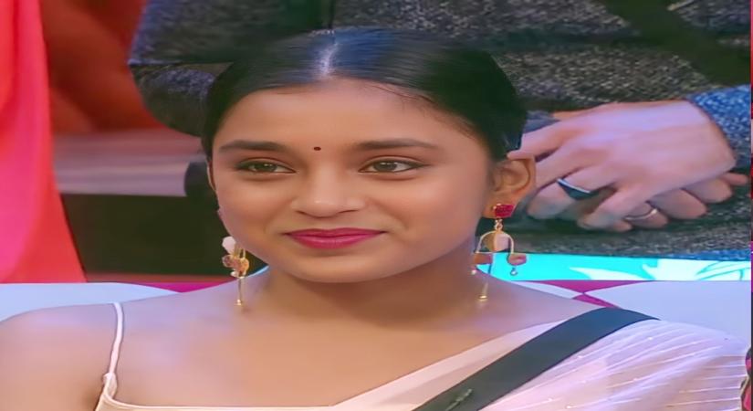 Sumbul Touqeer Khan(grab)