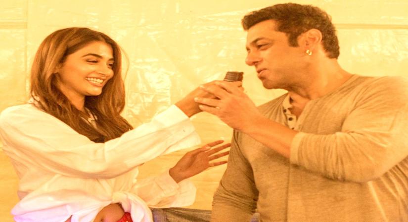 Salman celebrates Pooja birthday.