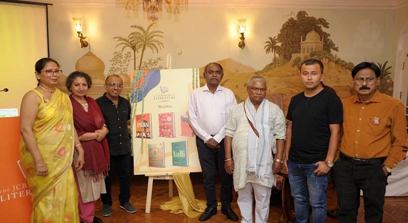 (L-R) Baran Farooqui, Geetanjali Shree, Arunava Sinha, AS Panneerselvan, Manoranjan Byapari,Chuden Kabimo,Khalid Jawed