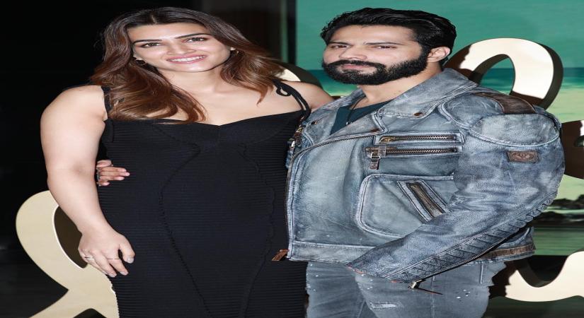Mumbai:Bollywood Actors Kriti Sanon and Varun Dhawan pose for photos during Special Announcement For Their Most Awaited Film Bhediya in Mumbai on Thursday September 29,2022.(Photo: Sanjay Tiwari/IANS)