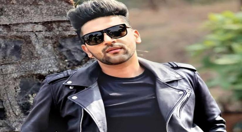Guru Randhawa wishes to sing for Amitabh Bachchan