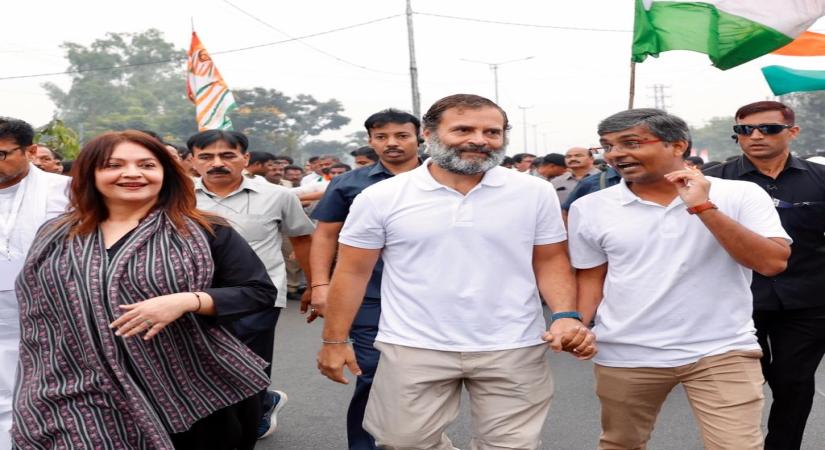 Telangana: Actress-filmmaker Pooja Bhatt briefly joins the Congress party's Bharat Jodo Yatra, in Telangana on Wednesday, November 02, 2022. (Photo:Twitter)
