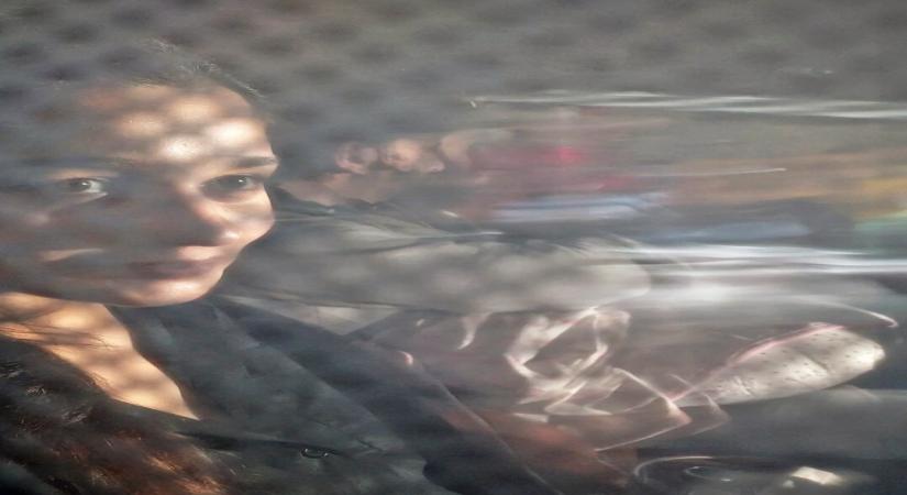 Mumbai : Actors Alia Bhatt and Ranbir Kapoor arrived at their residence after Alia was discharged from the hospital, in Mumbai on Tuesday, November 05, 2022. (Photo:Sanjay Tiwari/IANS)