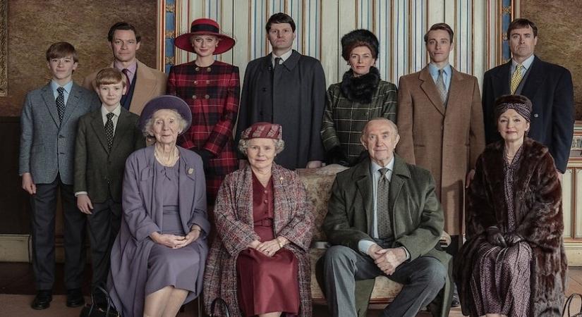 'The Crown' relives King Charles III's breakdance moment with topless women in Brazil.(photo:Twitter)