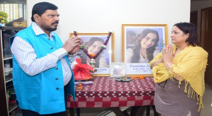 Union Minister Athawale meets Tunisha's kin, assures justice