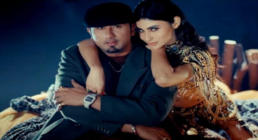 Yo Yo Honey Singh - Mouni Roy.