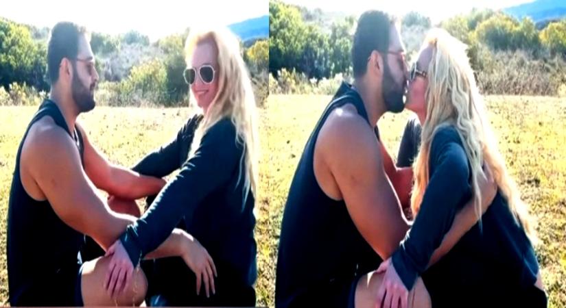Sam Asghari posts Xmas pic with wife Britney .(photo:Instgaram)