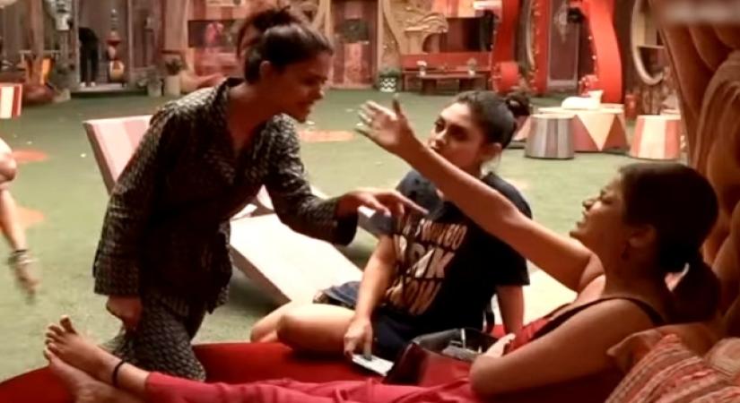 'Bigg Boss 16': Archana tells Priyanka 'talk to my leg' in ugly fight .