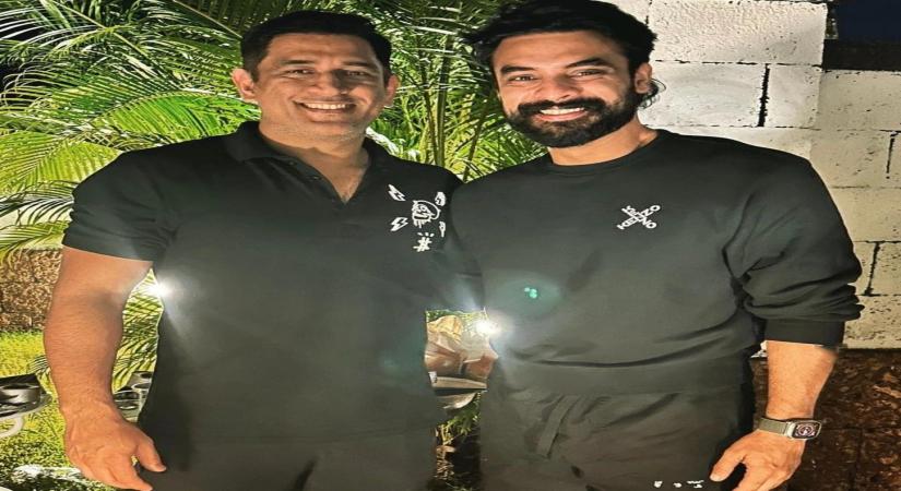 Malayalam actor Tovino Thomas meets MS Dhoni, turns emotional