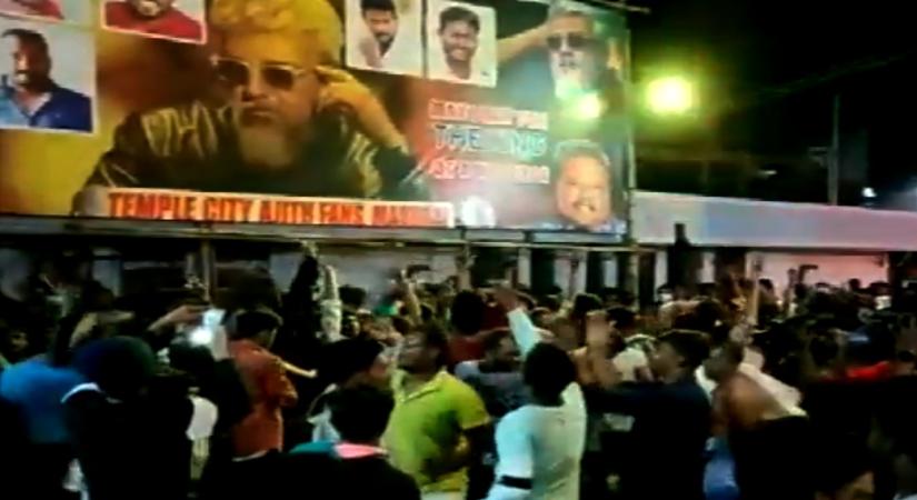 Police lathicharge in Chennai as fans of Vijay & Ajith turn violent.