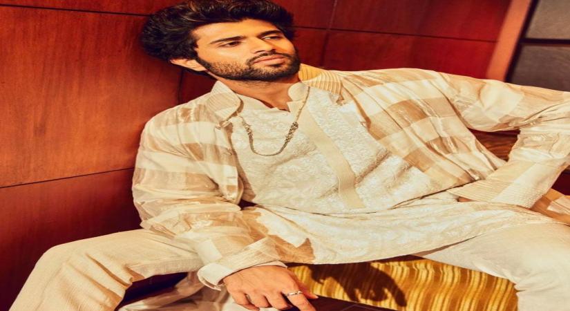 Vijay Deverakonda turns co-owner of Hyderabad Black Hawks Volleyball team.