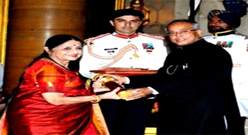 Renowned Mohiniattam exponent Dr. Kanak Rele passes away at 85.(photo:Twitter/ @Drishtiroy8 )