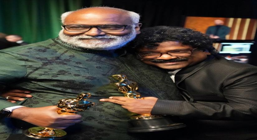 Los Angeles: Music composer M.M. Keeravani and lyricist Chandrabose with the award for best original song for 'Naatu Naatu' from film 'RRR' after Oscars 2023, in Los Angeles, USA on Sunday, March 12, 2023. (Photo:IANS/Twitter