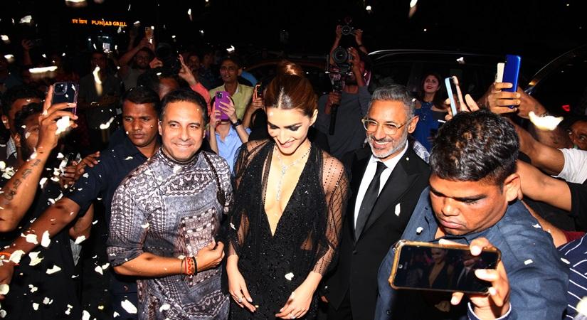 Kriti Sanon arrives at the Shantnu Nikhil Kalaghoda Store Launch Party