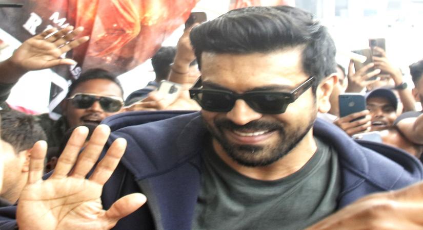 New Delhi : South Indian actor Ram Charan with his wife welcome by fans after  they arrived from Oscar award ceremony outside T3 Airport in New Delhi on Friday  March 17, 2023.(Photo: Wasim Sarvar/IANS)