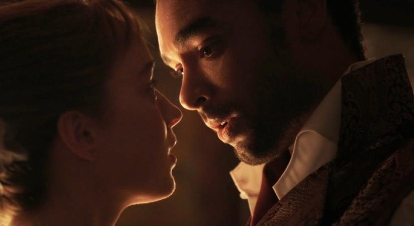 Rege-Jean Page details his intimate scenes with Phoebe Dynevor in 'Bridgerton'