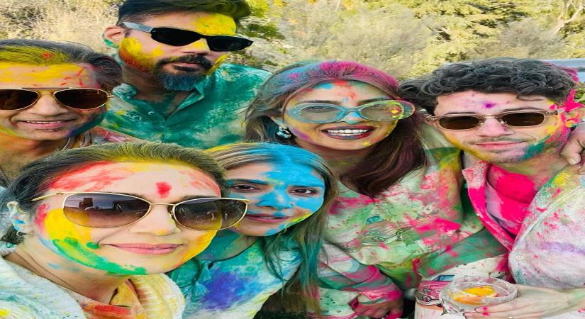 Priyanka Chopra, Nick Jonas celebrate Holi with Preity Zinta in LA.(photo:instagram)