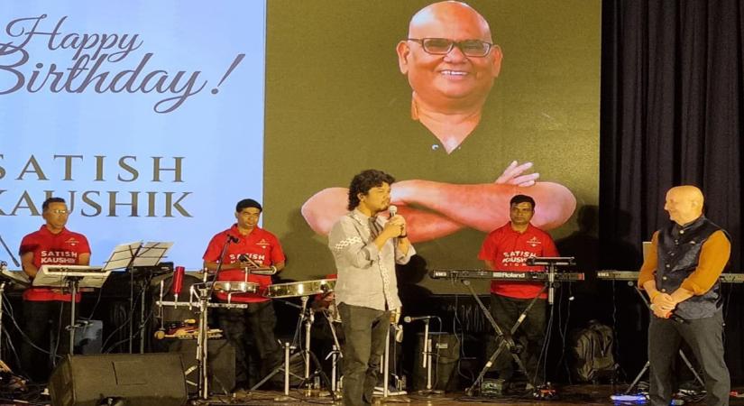 Papon sings for Satish Kaushik on his 67th birth anniversary