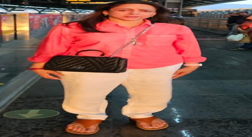 Hema Malini travels by metro, auto rickshaw in Mumbai.(photo:Twitter/@dreamgirlhema)