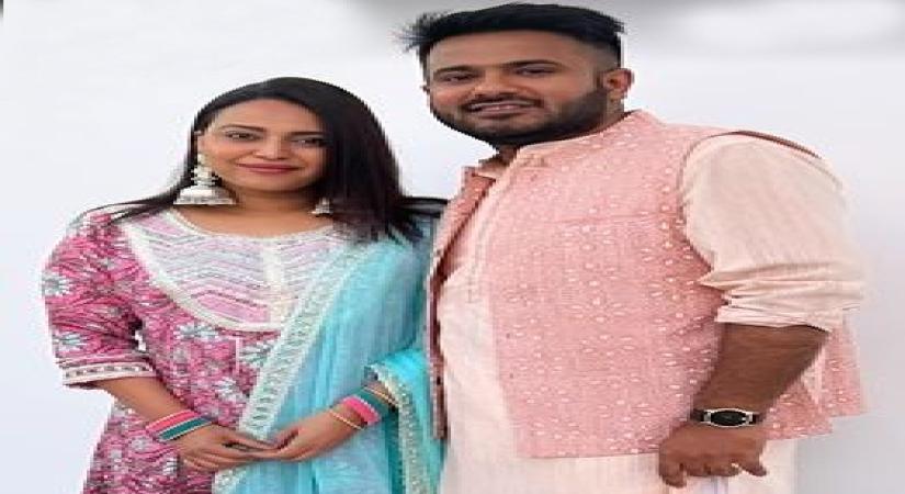 On 'paheli Eid', Swara Bhasker poses with husband Fahad Ahmad, his family