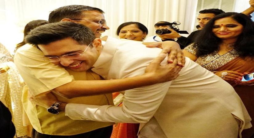 Arvind kejri with pari and raghav.(photo:instagram)