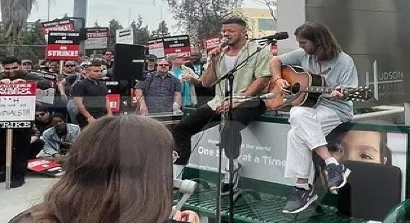 Imagine Dragons supports writers' strike by performing outside Netflix HQ(twitter)