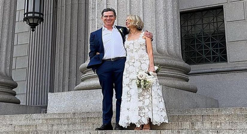 Naomi Watts gets 'hitched' to Billy Crudup, shares pictures