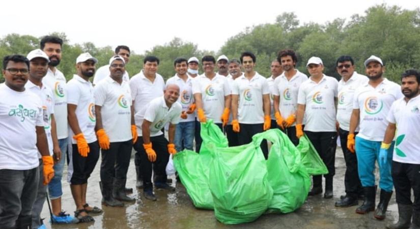 Rajkummar Rao leads ‘swachhta’ drive at Mangrove forest; calls it ‘gratifying’