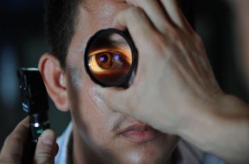 A future non-invasive eye test may allow early detection of Alzheimer's disease before memory loss kicks in, say a team led by an Indian-origin researcher.
