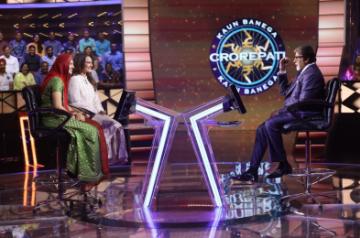 Actress Sonakshi Sinha with Rajasthani artisan Ruma Devi on the sets of Kaun Banega Crorepati