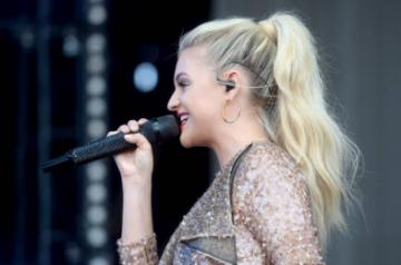 Singer Kelsea Ballerini