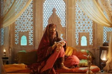 Sonakshi's 'niqab' look from 'Laal Kaptaan' out