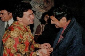 Dev Anand with Rishi Kapoor.