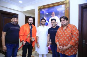 Superstar Salman Khan's bodyguard Shera has formally joined the Shiv Sena on Saturday, just days before the Maharashtra Assembly polls. Party leader Aditya Thackeray tied a 'Shiv Bandhan' to Shera and welcomed him in to the Sena.