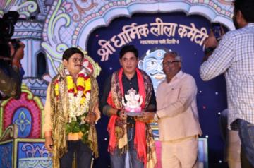 "Bhabiji Ghar Par Hain!" fame actors Aasif Sheikh and Rohitash Gour came to Delhi a few days ago to see Ramleela in the city.  They visited Ramleela of Shri Dharmik Ramlila Committe on October 5.