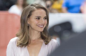 TORONTO, Sept. 7, 2018 (Xinhua) -- Actress Natalie Portman poses for photos at the American premiere of the film "Vox Lux" at Princess of Wales Theatre during the 2018 Toronto International Film Festival in Toronto, Canada, Sept. 7, 2018. (Xinhua/Zou Zheng/IANS)