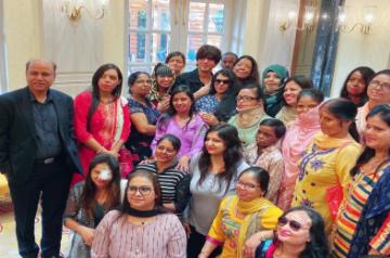 Bollywood superstar Shah Rukh KhanÃ¢ÂÂs non-profit organisation Meer Foundation is currently helping with the treatment of 120 acid attack victims. Shah Rukh Khan took to Instagram on Friday afternoon and shared a picture where he can be seen posing with acid attack victims.