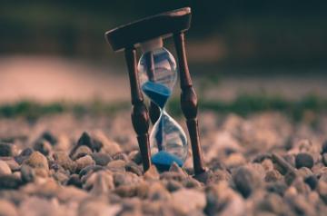 Under time pressure to answer, people generally lie to you